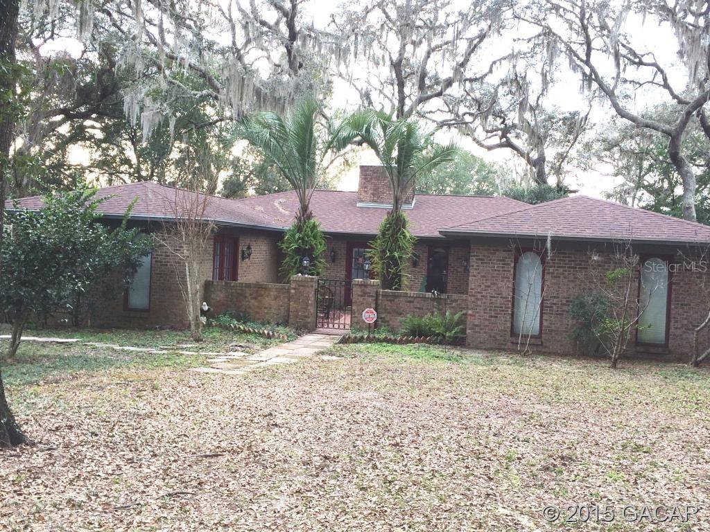 8048 County Line Rd., Melrose, FL 32666