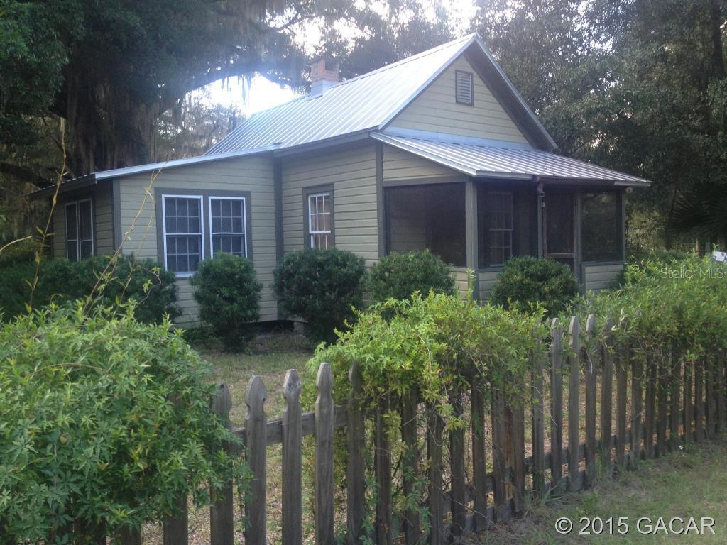 101 Cypress St., Melrose, FL 32666