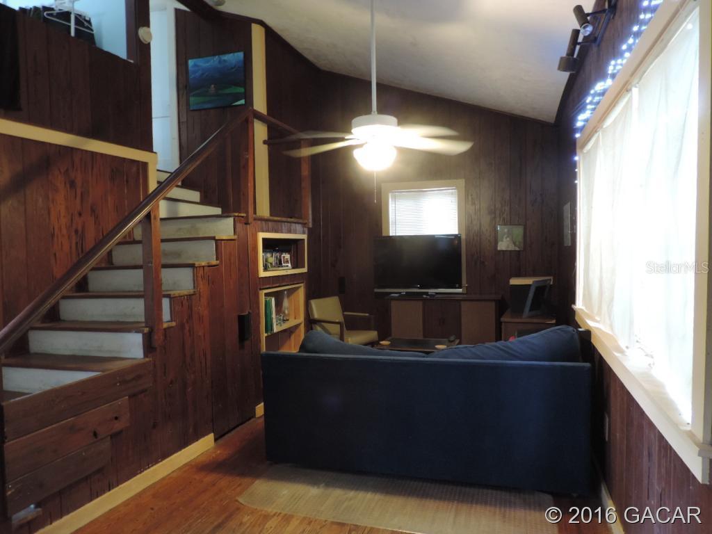 925 NW 24th Ave., Gainesville, FL 32609