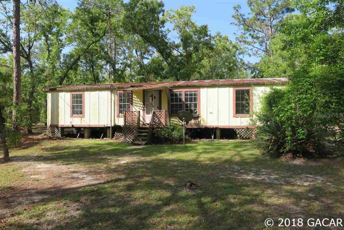 323 Country Living Cir., Melrose, FL 32666