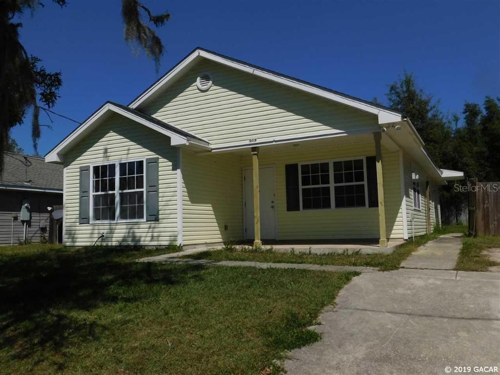 312 3rd Way, Interlachen, FL 32148
