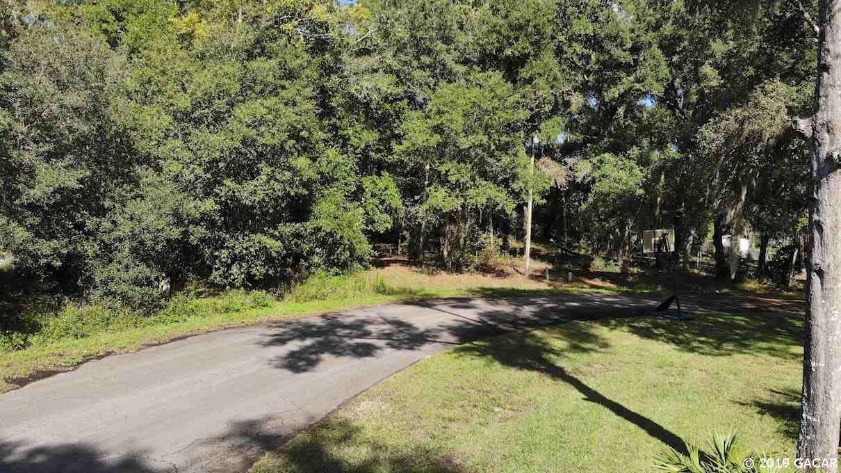 121 Swans Nest Cir., Melrose, FL 32666