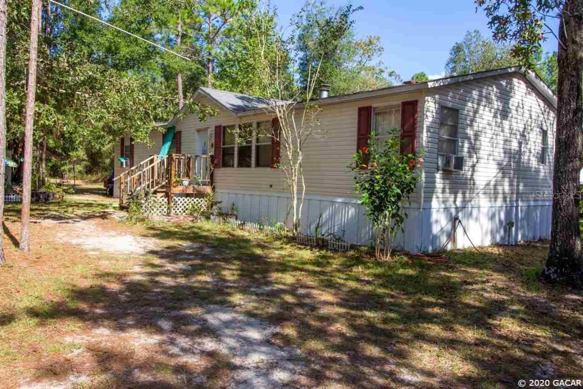 320 Country Living Cir, Melrose, FL 32666