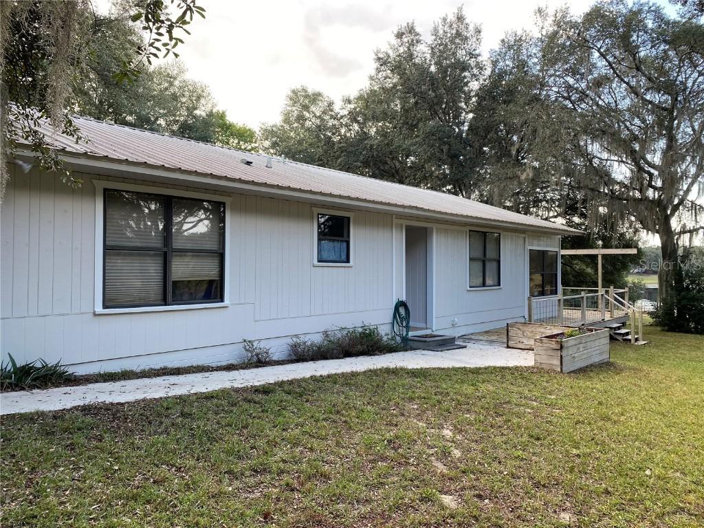300 Swan Lake Dr., Melrose, FL 32666
