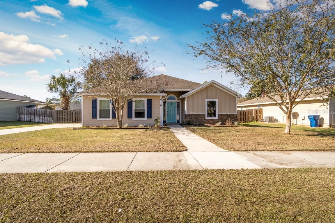916 NW 255 Way, Newberry, FL 32669