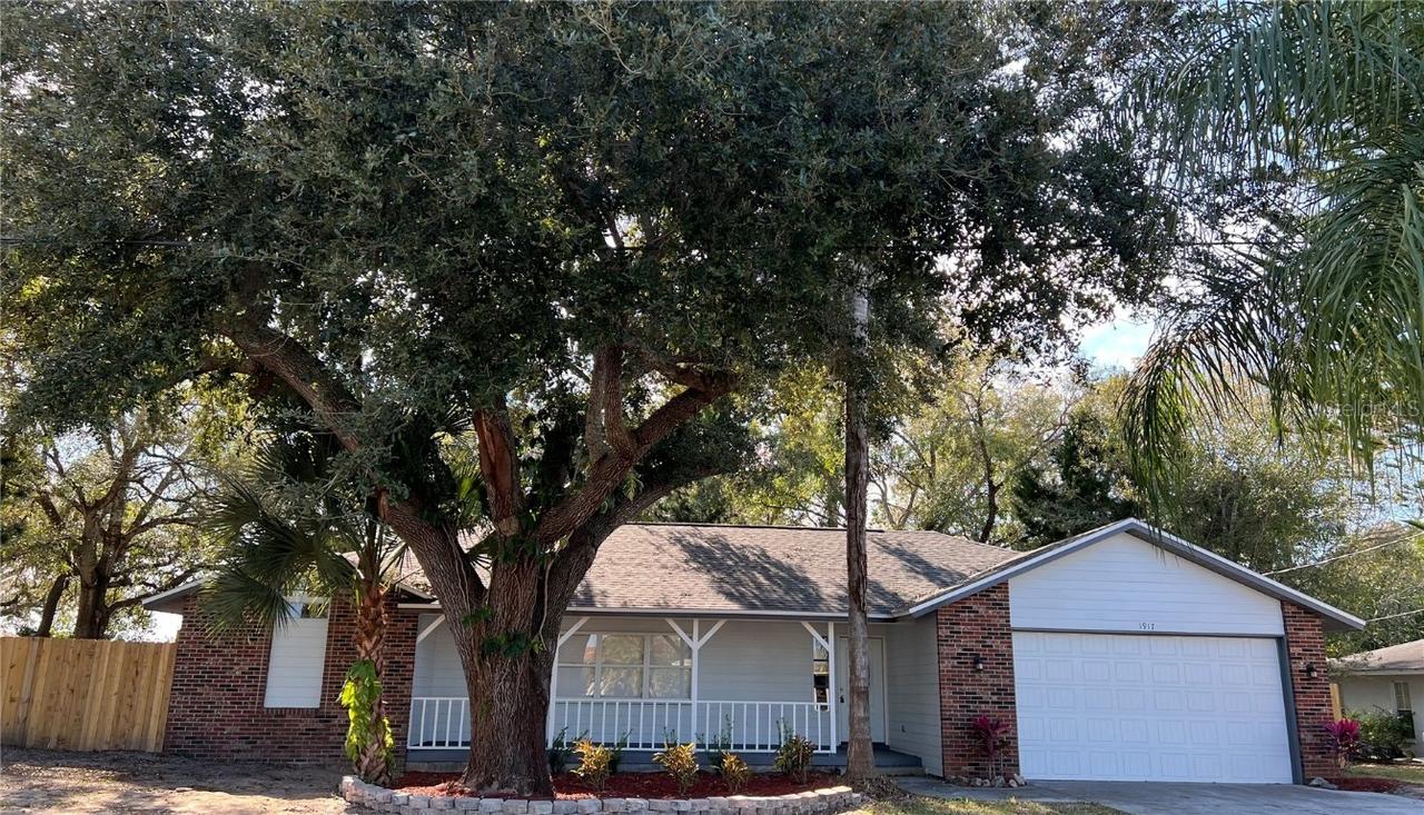 1917 Rolling Green Cir., Sarasota, FL 34240