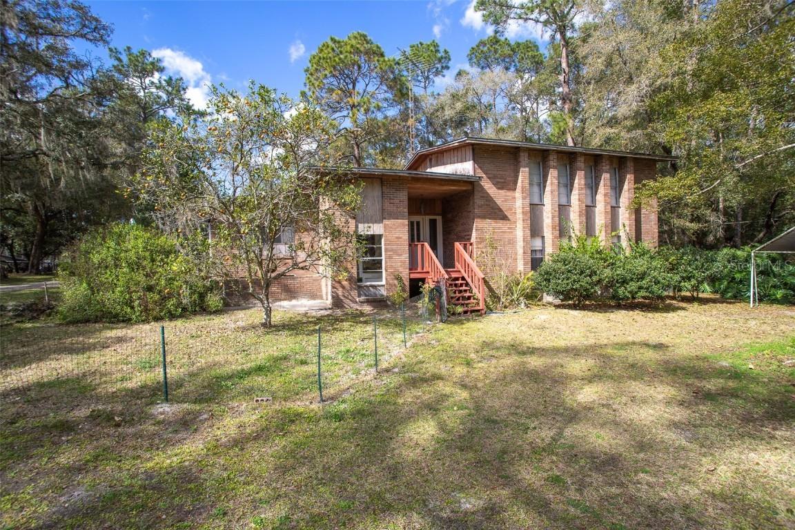 112 Bentley Dr., Hawthorne, FL 32640
