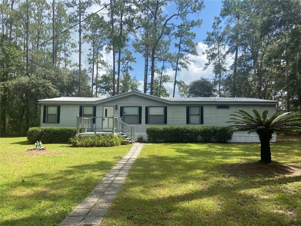278 Blue Lake Dr., Hawthorne, FL 32640
