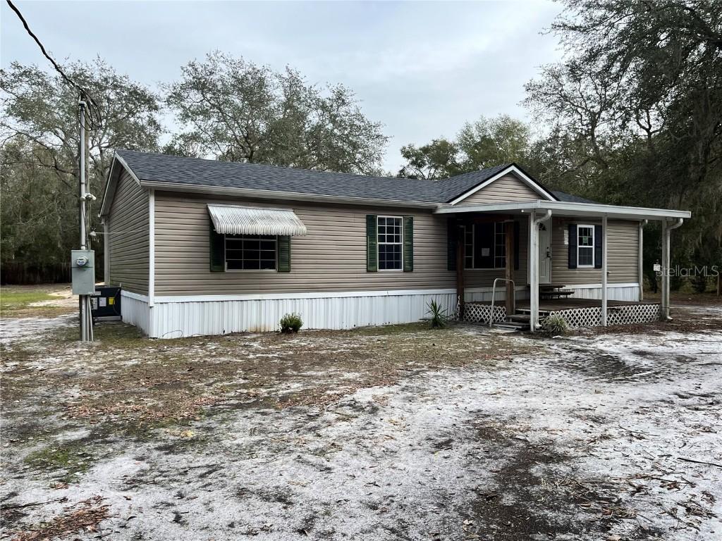 102 Julia Pl., Satsuma, FL 32189