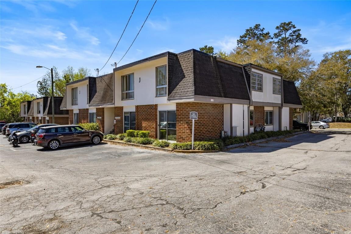 1700 SW 16th Ct. #J2, Gainesville, FL 32608