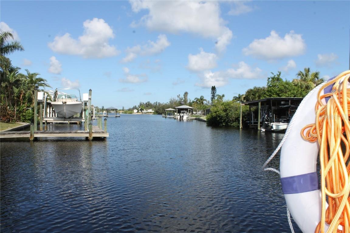 817 Blue Heron Blvd., Ruskin, FL 33570