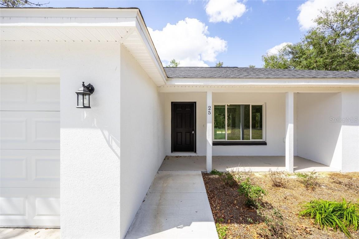 61 Fisher Pl., Ocklawaha, FL 32179