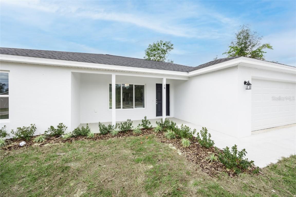 18 Malauka Loop Pass, Ocklawaha, FL 32179