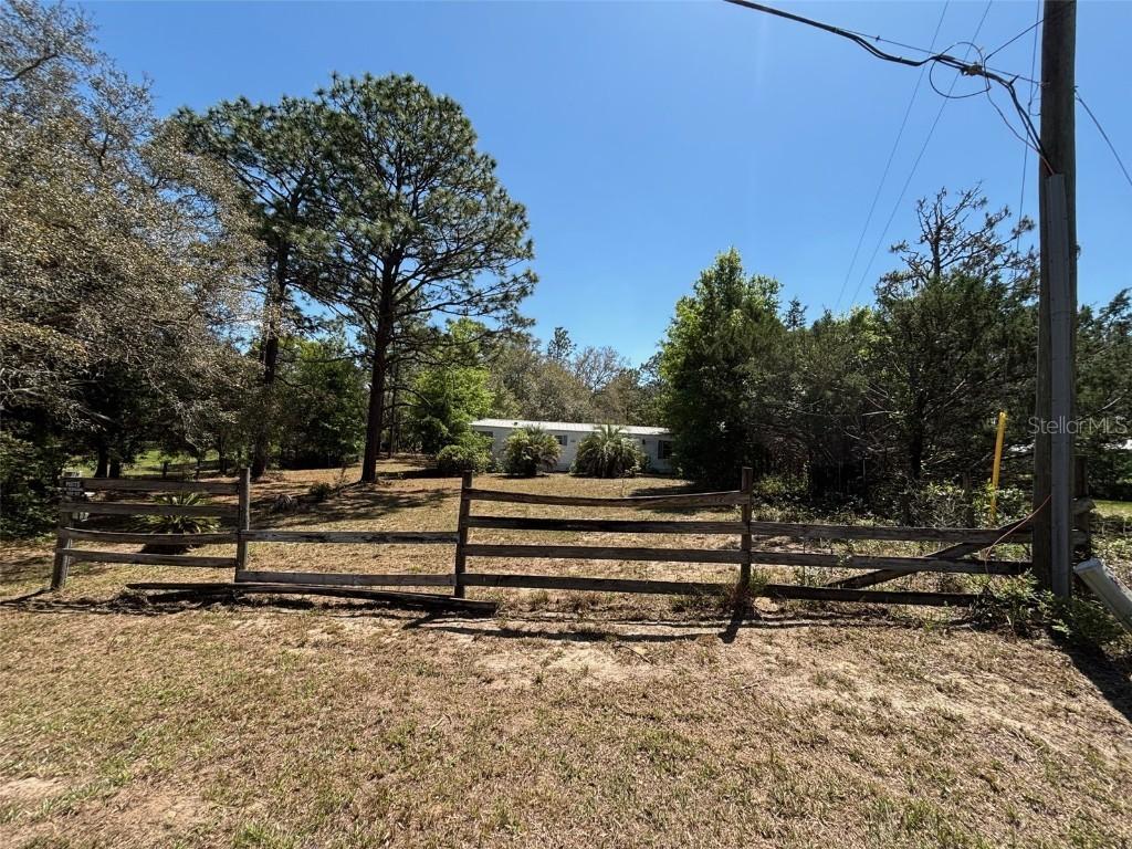 115 Country Living Cir., Melrose, FL 32666