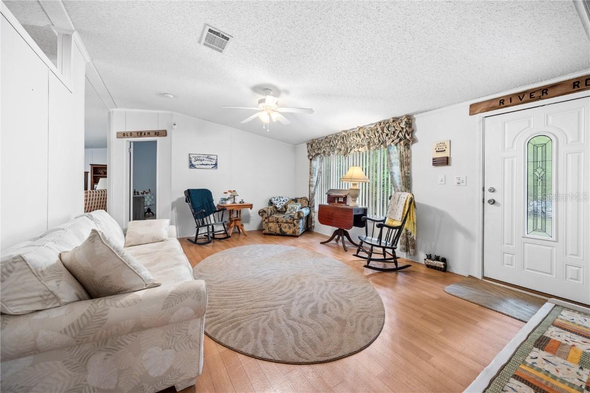 28275 River Run Rd., Branford, FL 32008