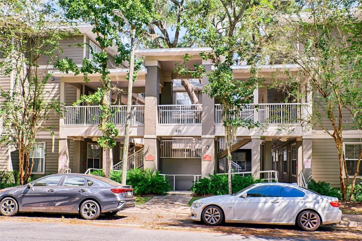 621 SW 10th St. #208, Gainesville, FL 32601