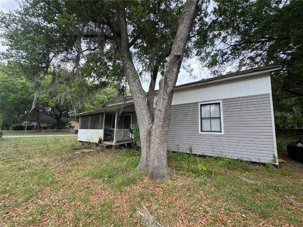 851 SE 23rd St., Gainesville, FL 32641
