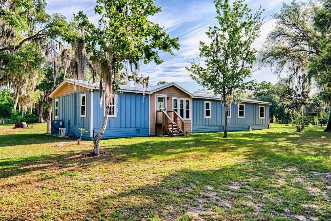 107 Twin Lakes Rd., Hawthorne, FL 32640