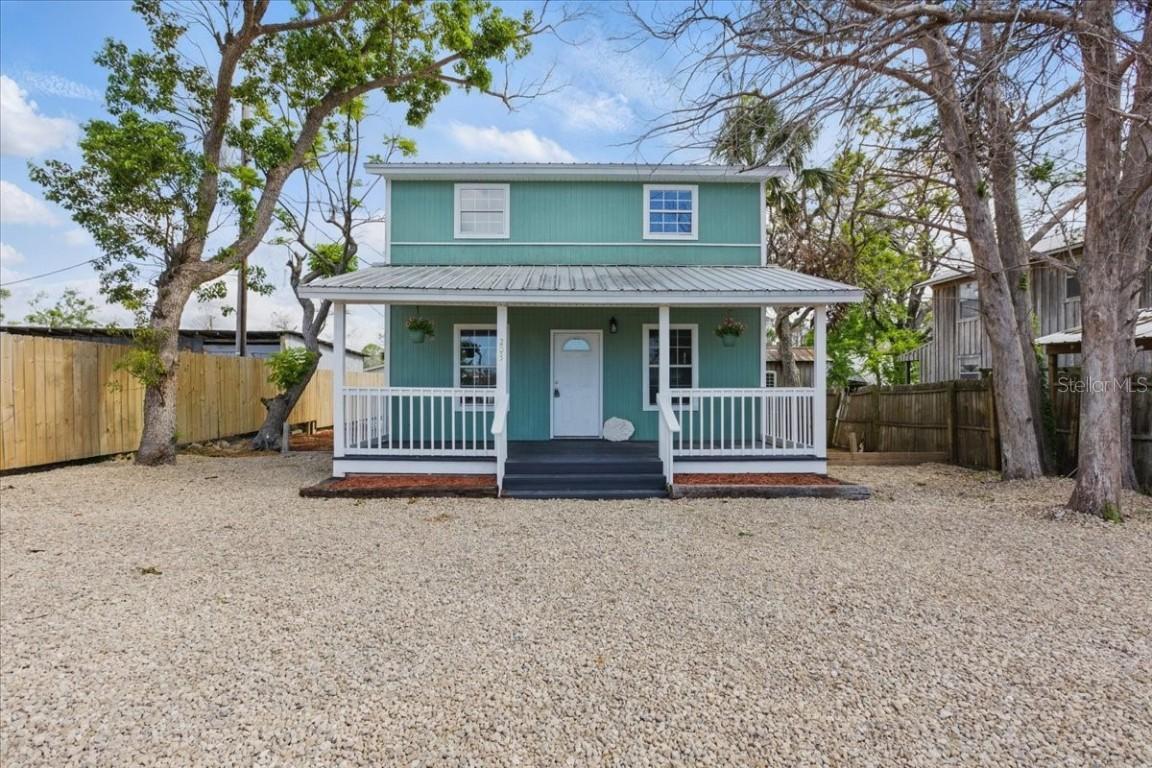 203 1st Ave., Steinhatchee, FL 32359
