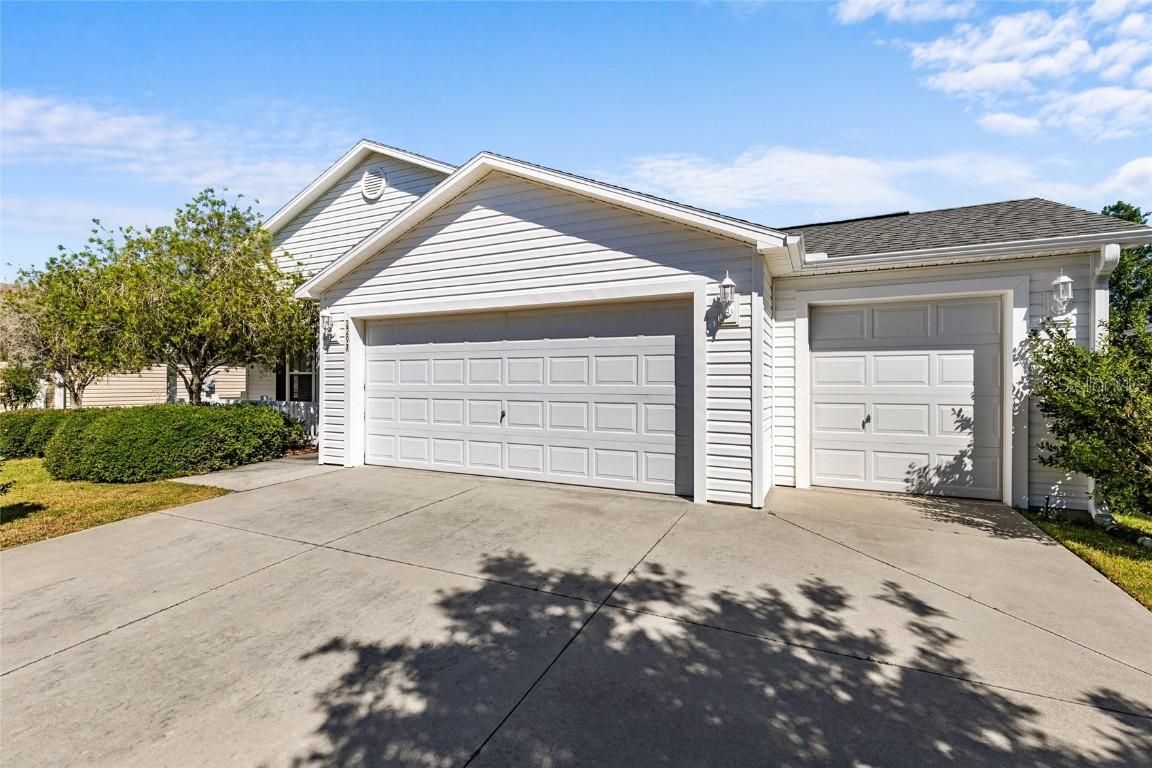 2297 Montbrook Pl., The Villages, FL 32162