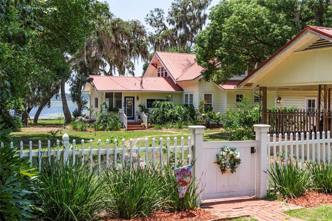 561 SE Lakeview Dr., Keystone Heights, FL 32656