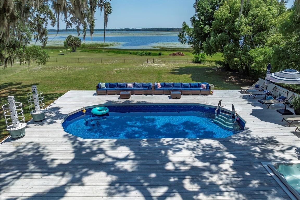 561 SE Lakeview Dr., Keystone Heights, FL 32656