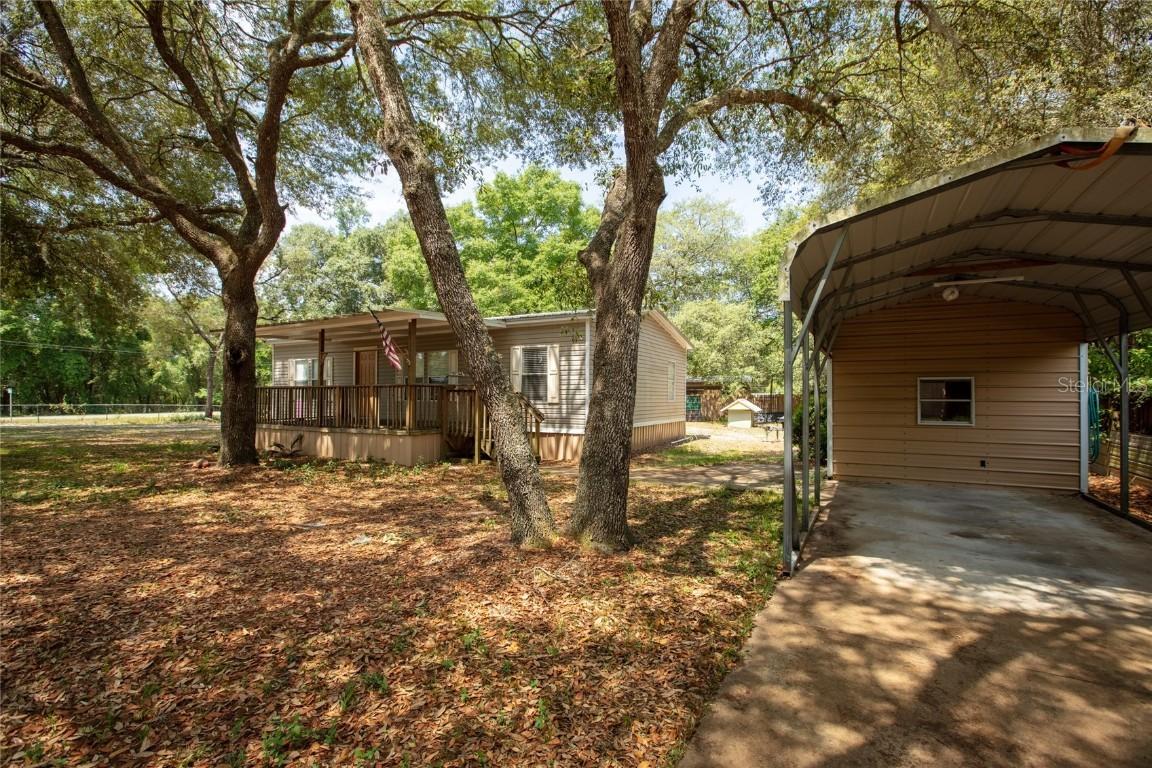 8186 County Line Rd., Melrose, FL 32666