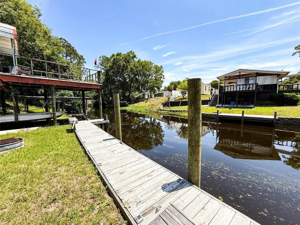 104 Waterway Ave., Satsuma, FL 32189