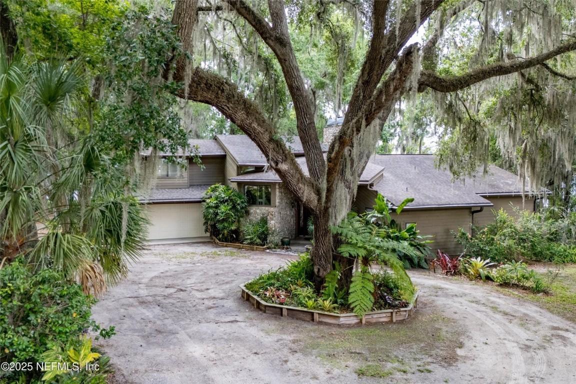 110 Cypress St., Hawthorne, FL 32640