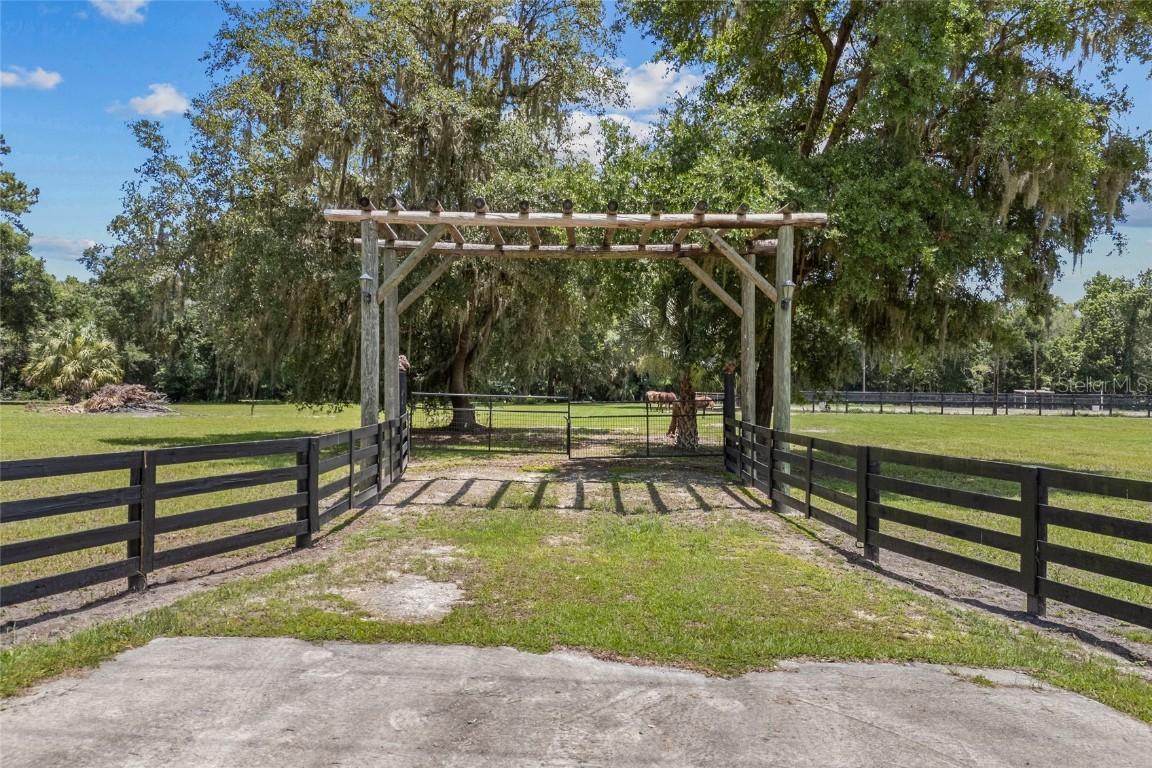 20797 N Hwy 329, Micanopy, FL 32667
