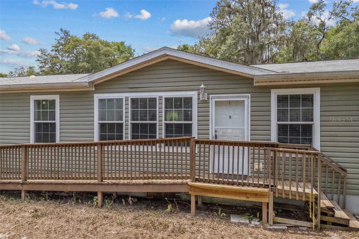 240 Swan Lake Dr., Melrose, FL 32666