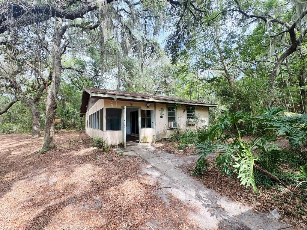 131 Emerald Pl., Interlachen, FL 32148