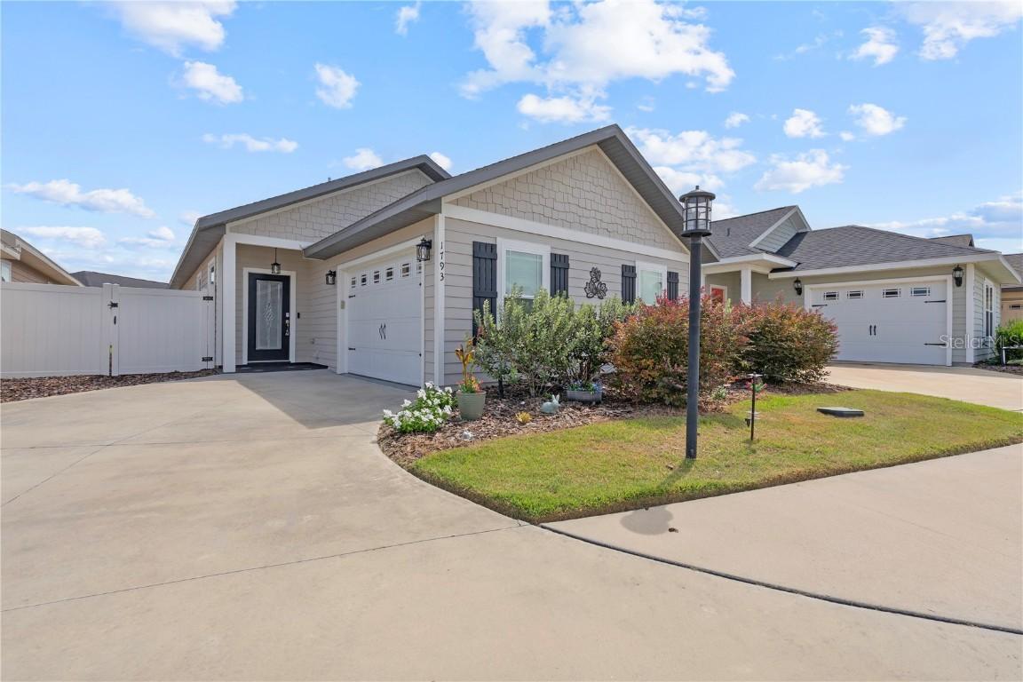 1793 SW 245th Ter., Newberry, FL 32669