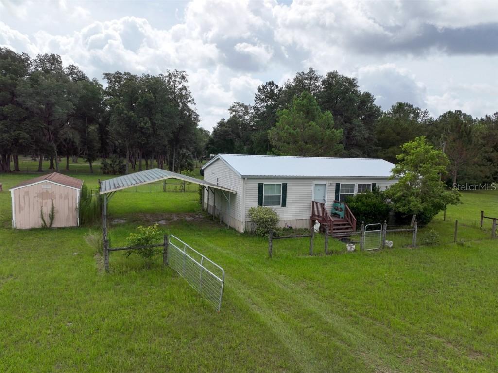 1943 SE 240th Ter., Hawthorne, FL 32640