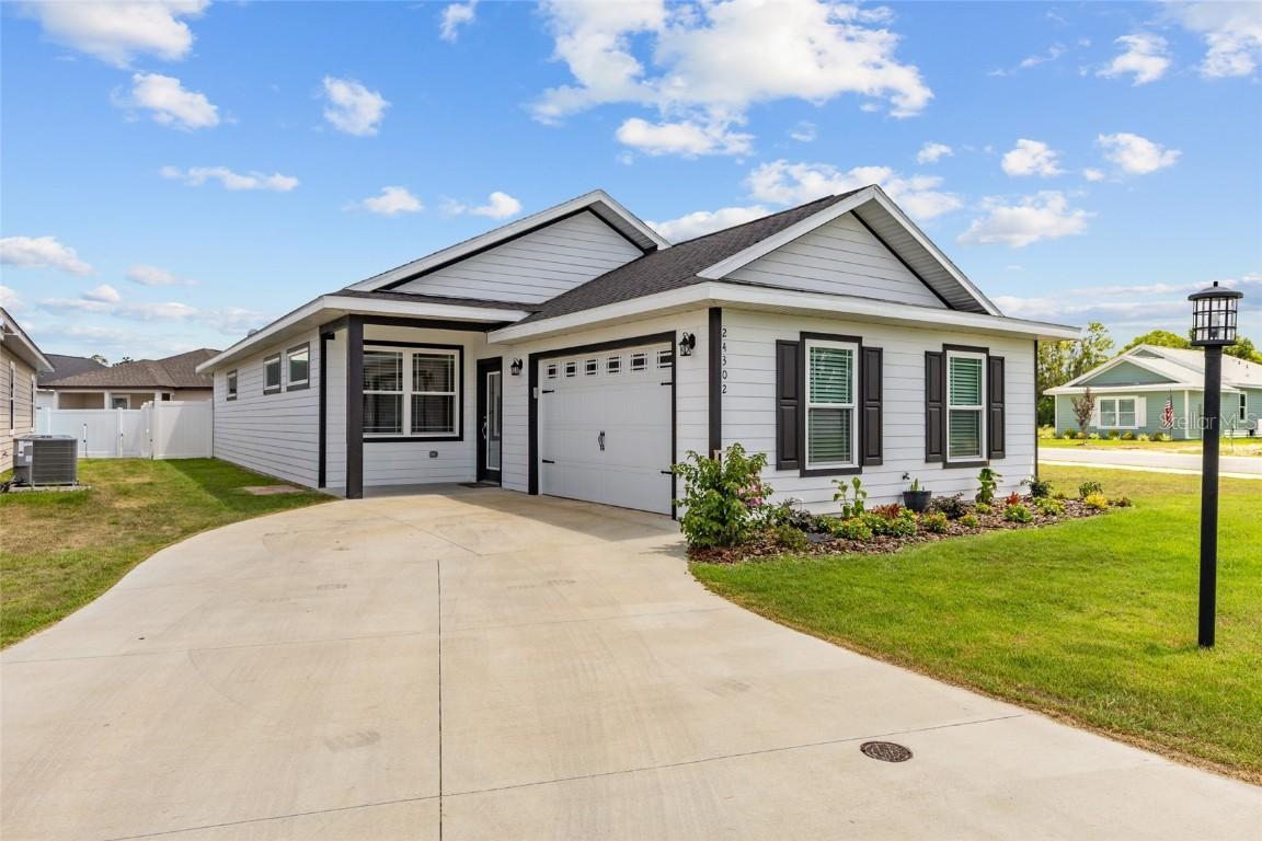 24302 SW 18th Ln., Newberry, FL 32669