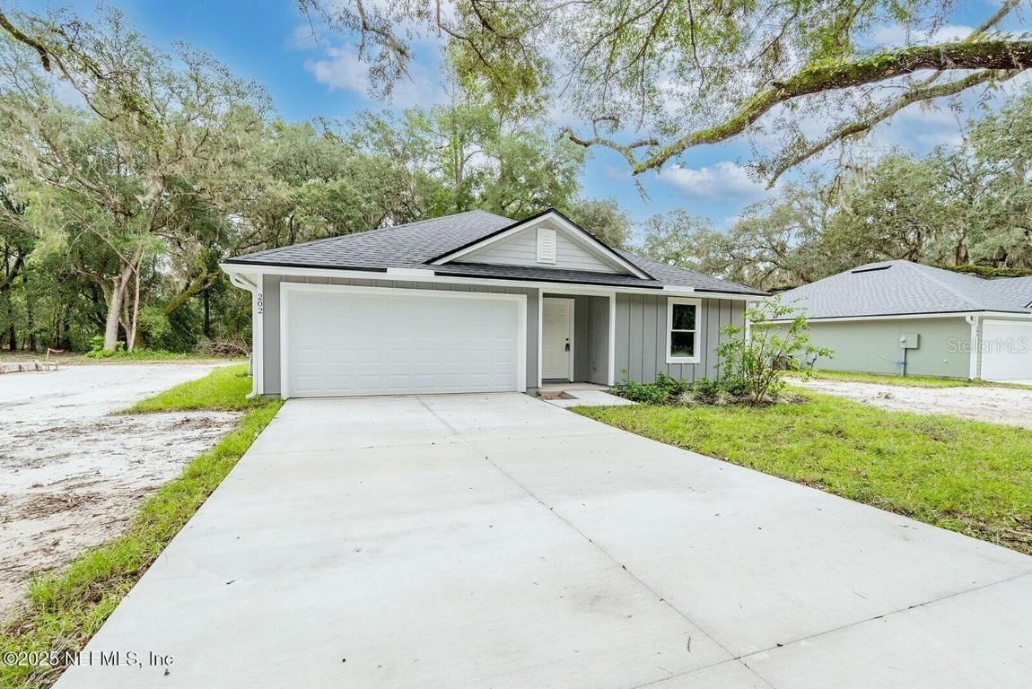 1262 Coral Farms Rd., Florahome, FL 32140