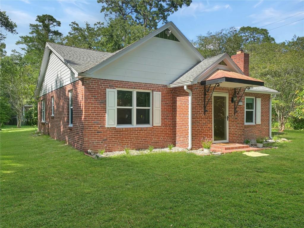 824 NE 9th Ave., Gainesville, FL 32601