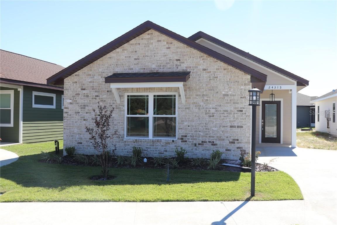24313 SW 17th Ln., Newberry, FL 32669