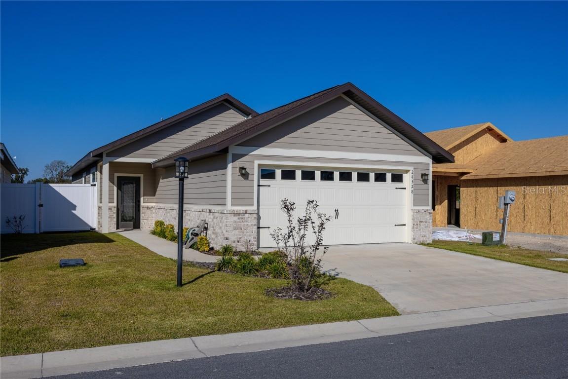 24328 SW 17th Ln., Newberry, FL 32669