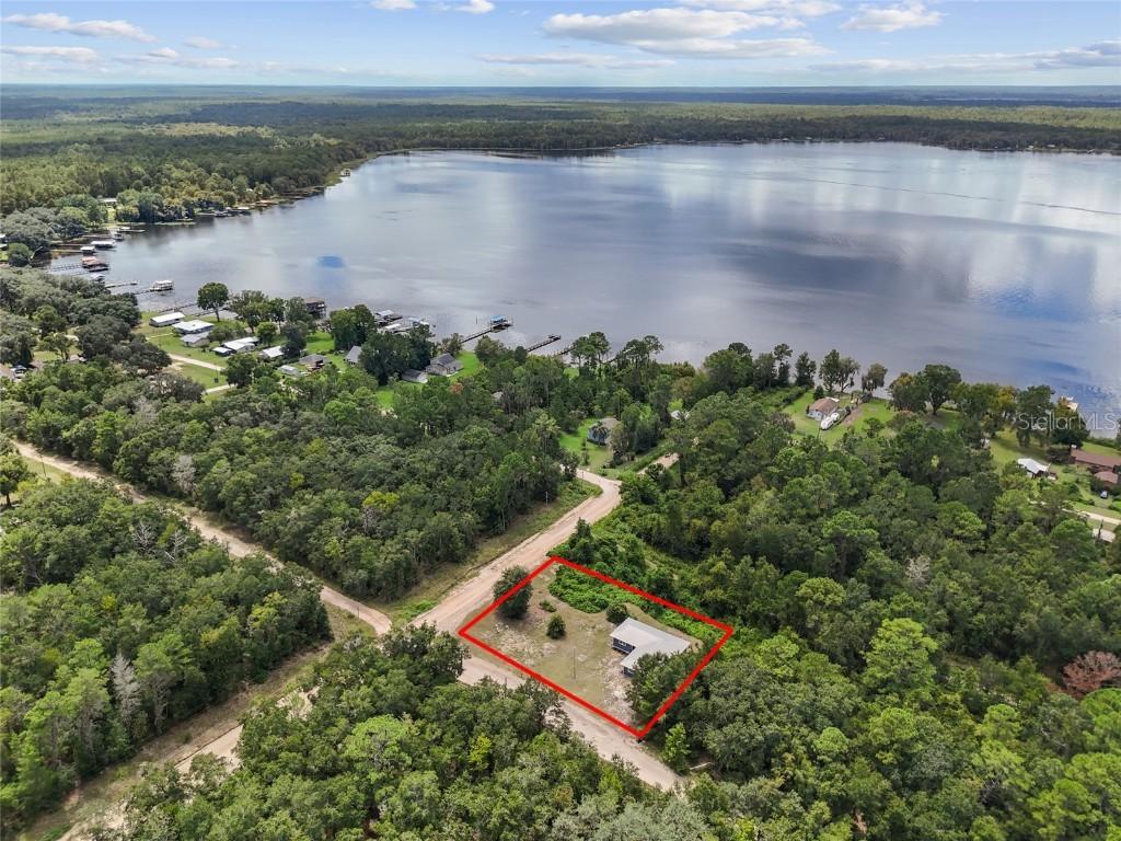 127 Rainbow Dr., Florahome, FL 32140