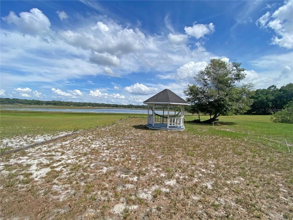 148 Swan Lake Dr., Melrose, FL 32666