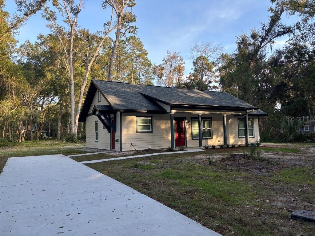 207 SW 8th St., Micanopy, FL 32667