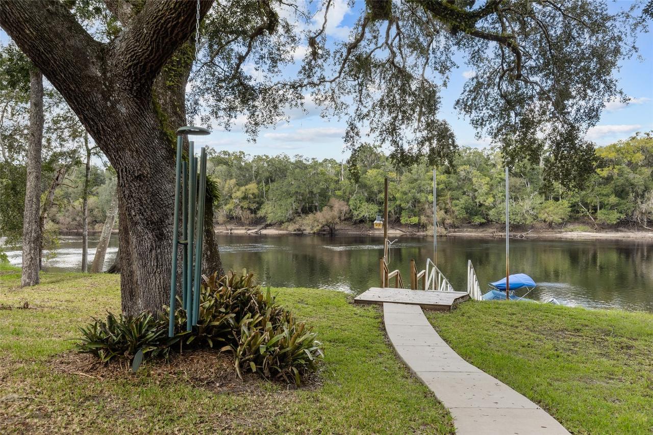 1069 SE Suwannee Tr., Branford, FL 32008