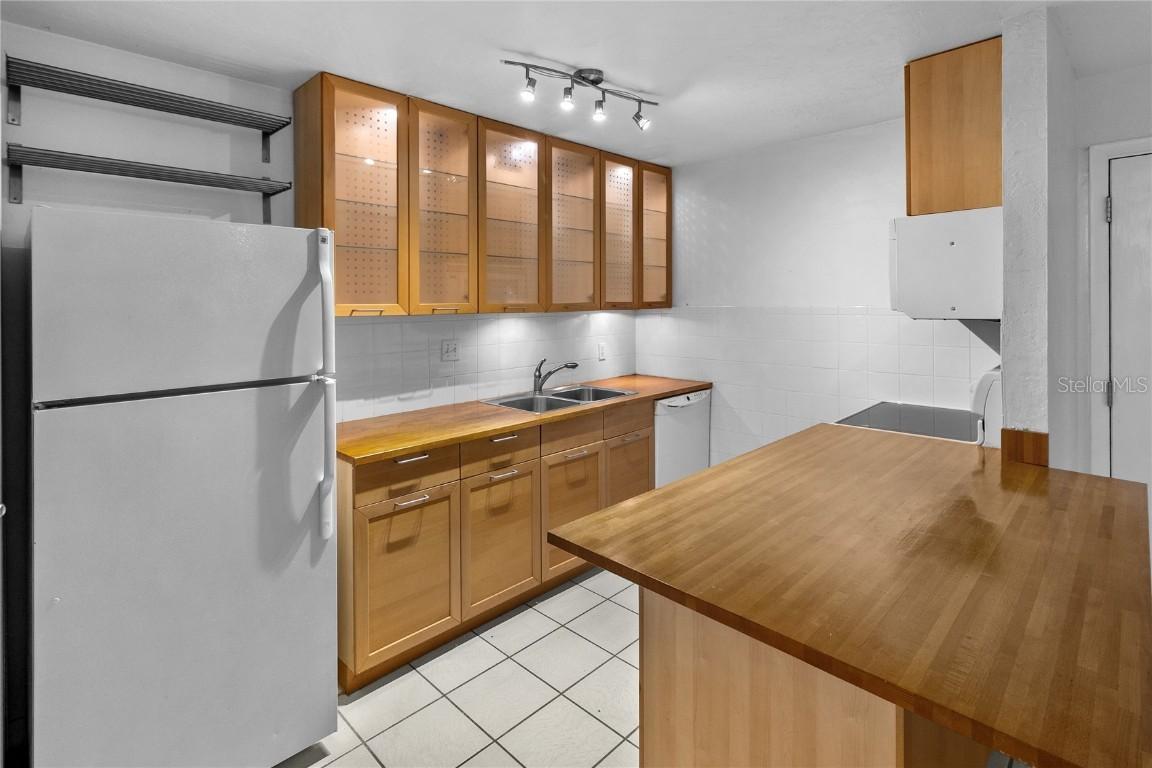 1015 SW 9th St. #D2, Gainesville, FL 32601