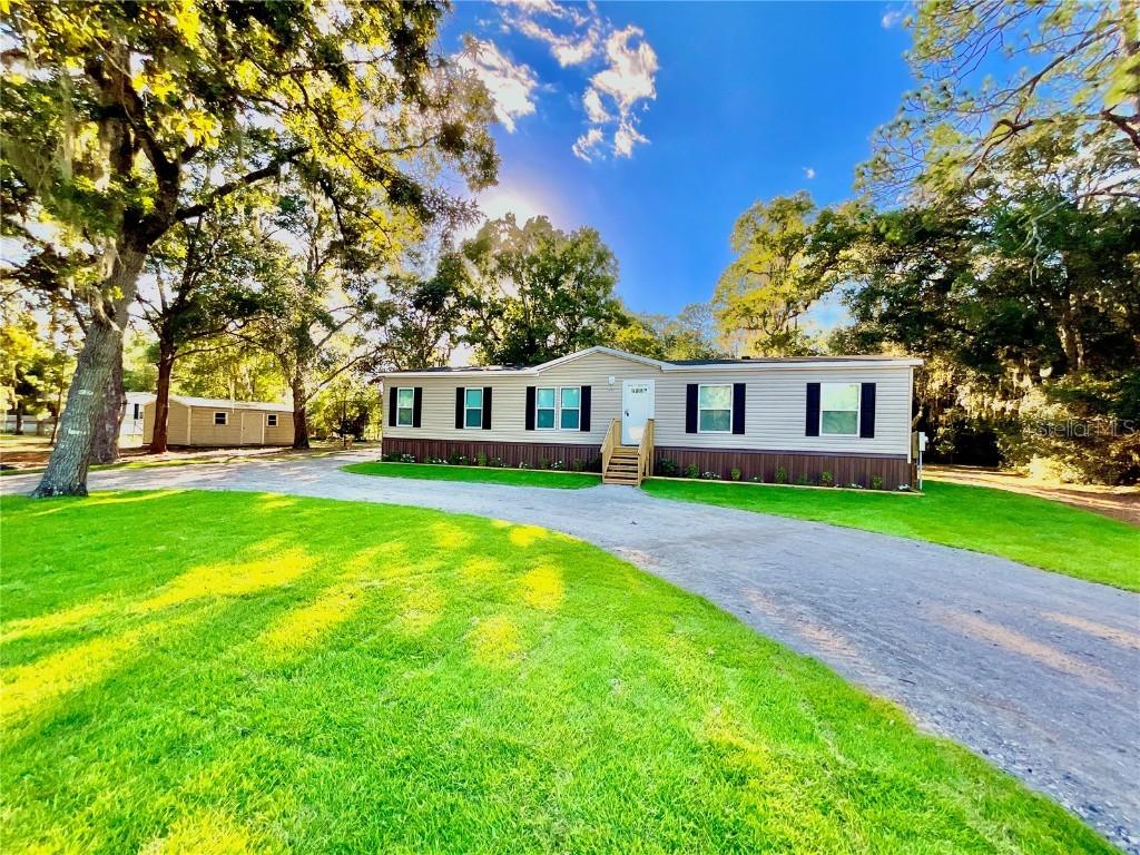 111 James Ave., Interlachen, FL 32148