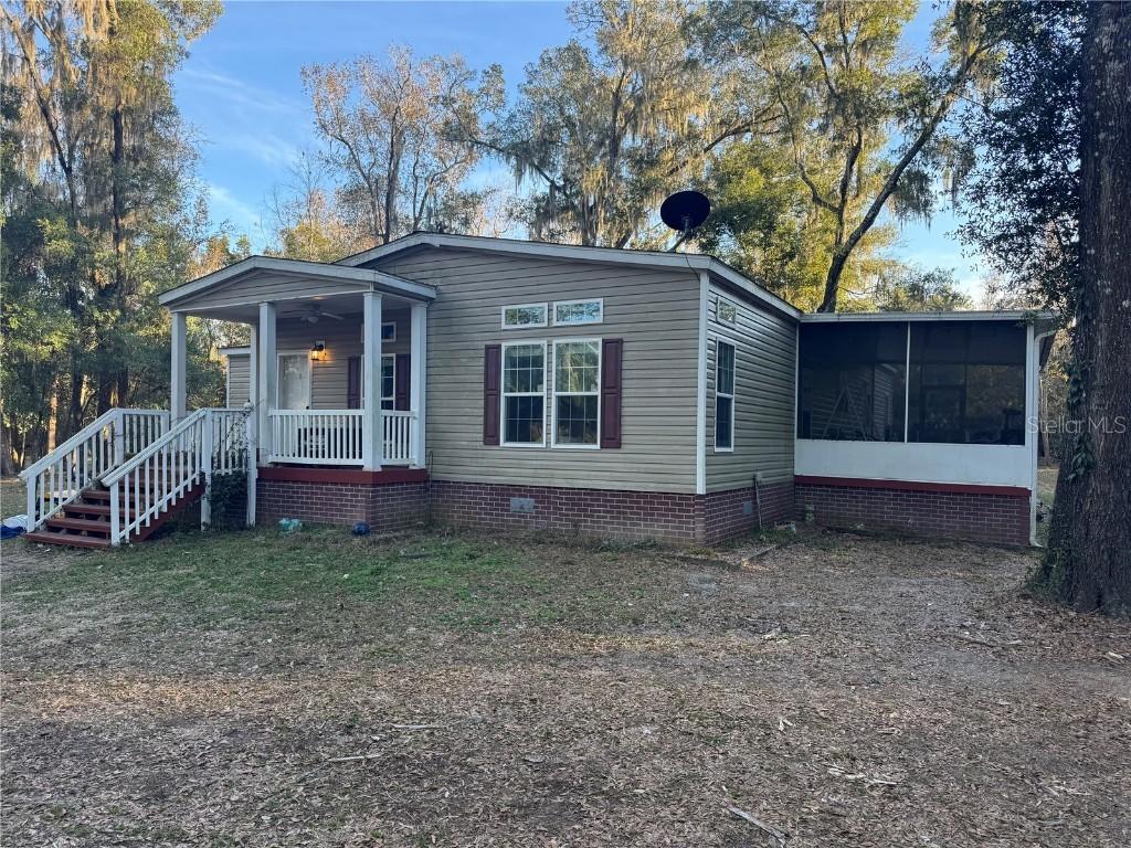 1085 State Road 100, Florahome, FL 32140