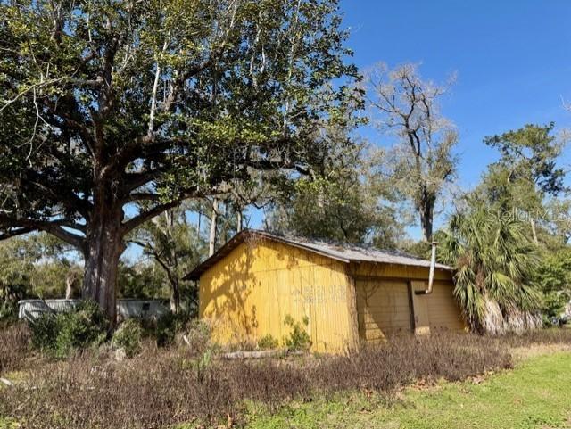 1219 N Paris St., Bell, FL 32619