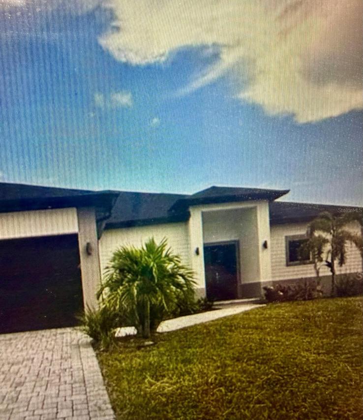 704 Mindora Ave., Lehigh Acres, FL 33972