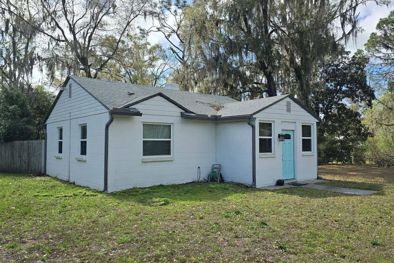1131 NE 10th Ave., Gainesville, FL 32601