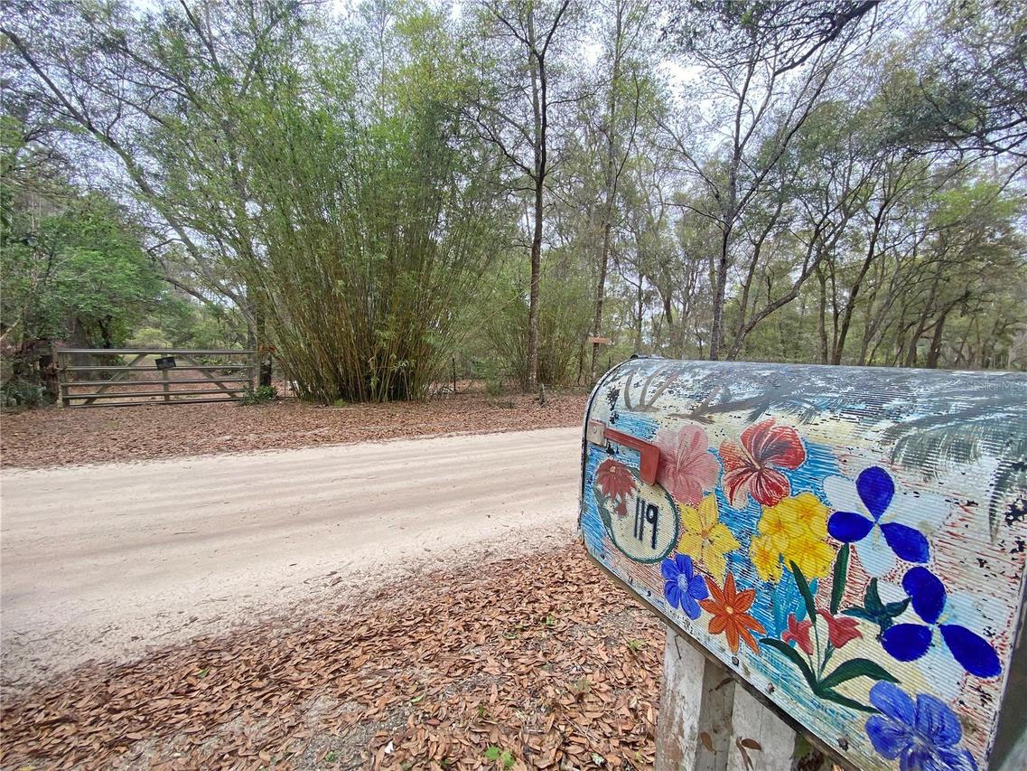 119 Twin Lakes Rd., Hawthorne, FL 32640